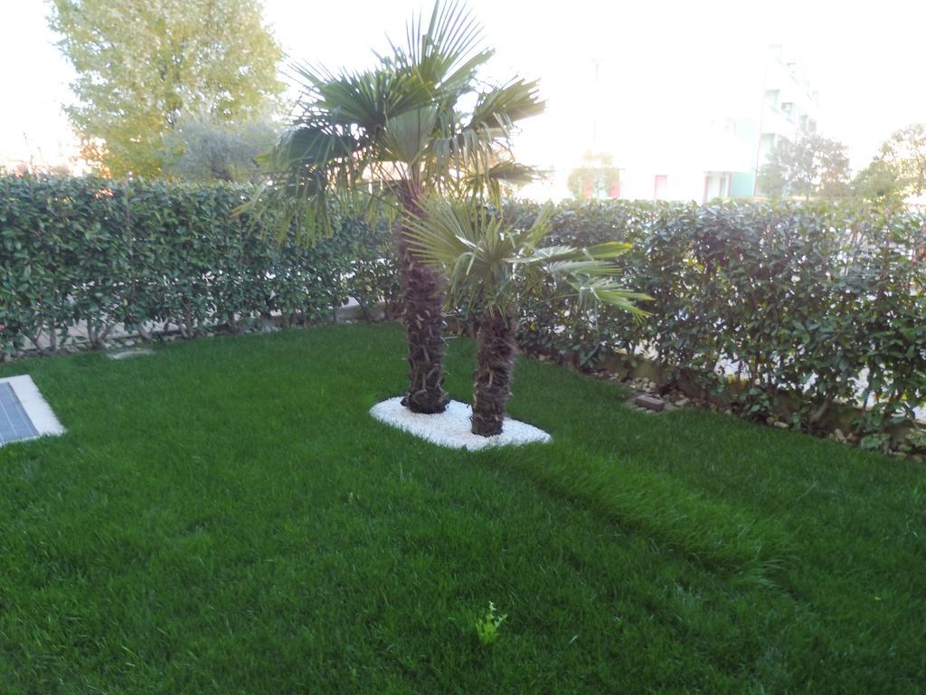 Residence Elisa Piano Terra Con Giardino E Posto Spiaggia Incluso Caorle Oda fotoğraf