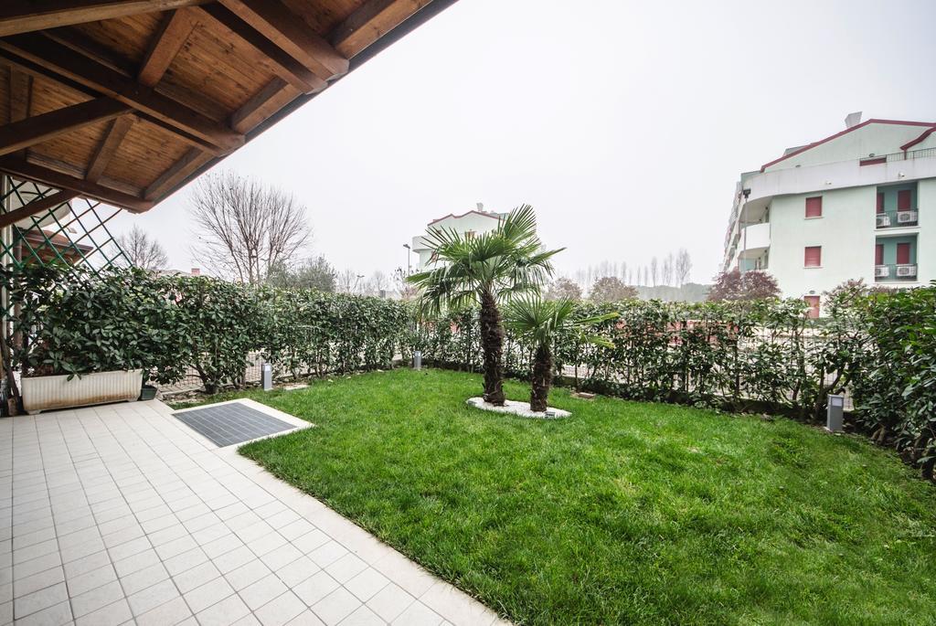 Residence Elisa Piano Terra Con Giardino E Posto Spiaggia Incluso Caorle Oda fotoğraf